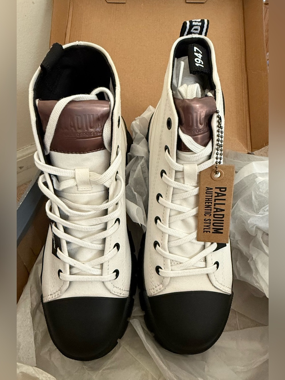 Palladium Revolt Hi TX Round Toe Hiking Booties White Canvas High- Size 8